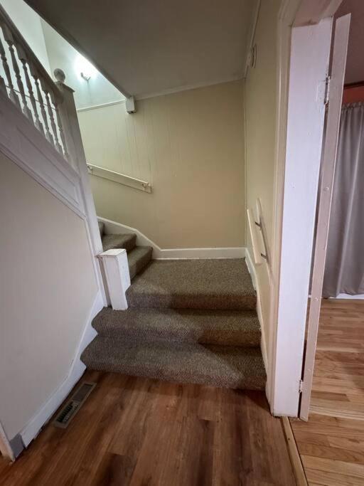 Holiday home Comforting Getaway-sleeps 6-walk To Falls! Niagara Falls