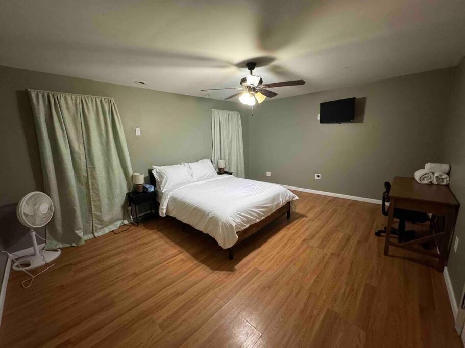 Holiday home Comforting Getaway-sleeps 6-walk To Falls! *