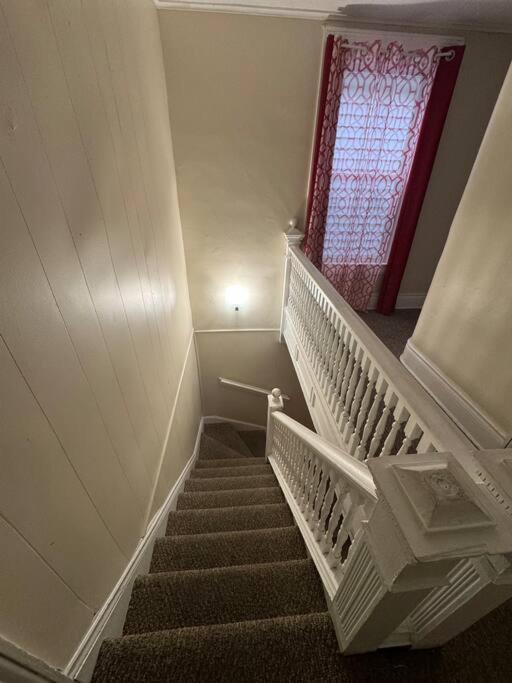 Holiday home Comforting Getaway-sleeps 6-walk To Falls! Niagara Falls
